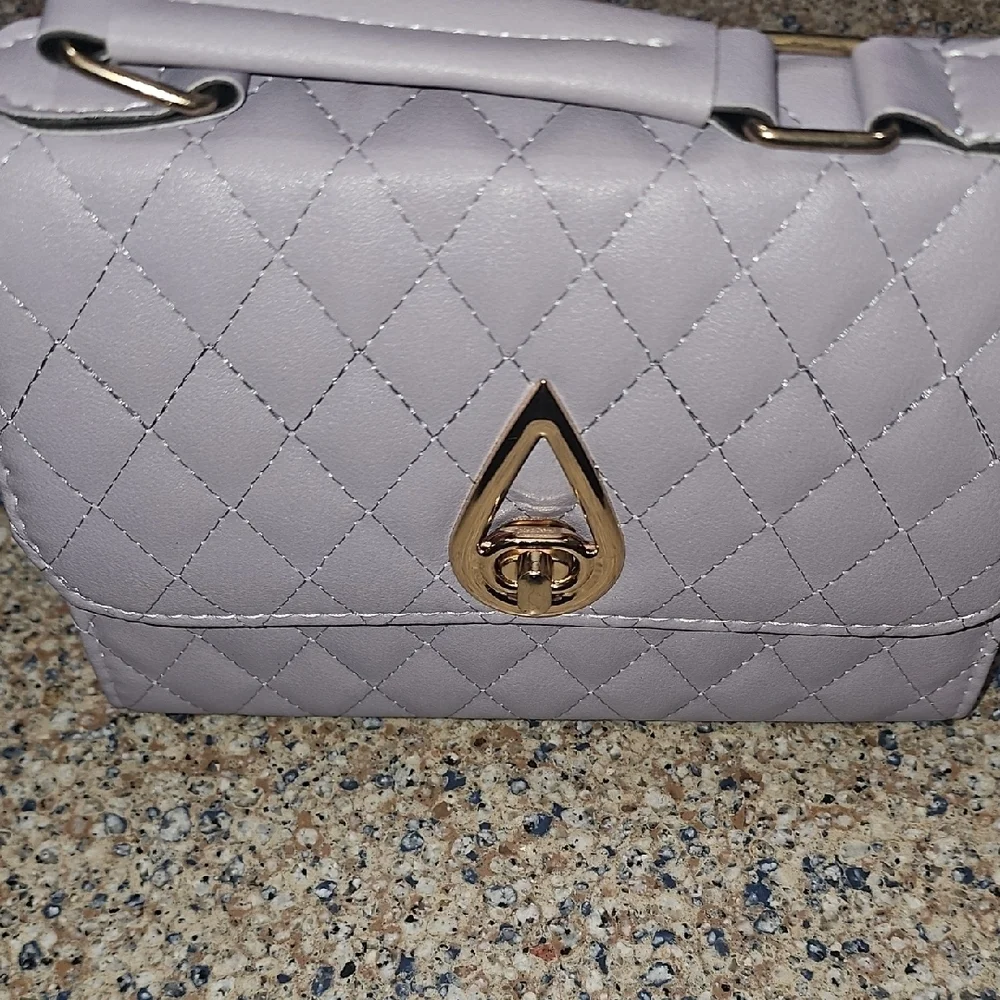 Women's NWT Elegant Quilted Gray Handbag/Crossbody